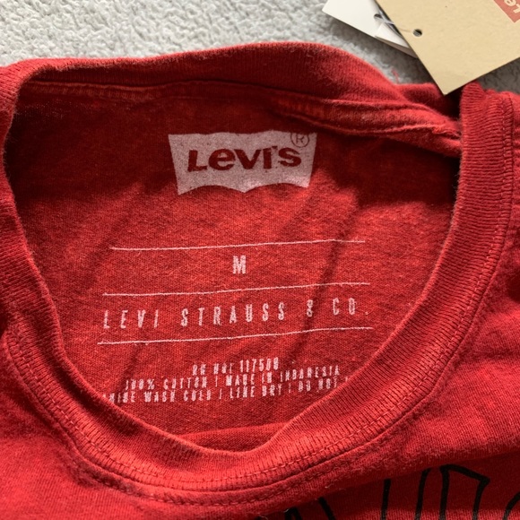 NWT Men’s size Medium Levi’s T-shirt. - Picture 3 of 3